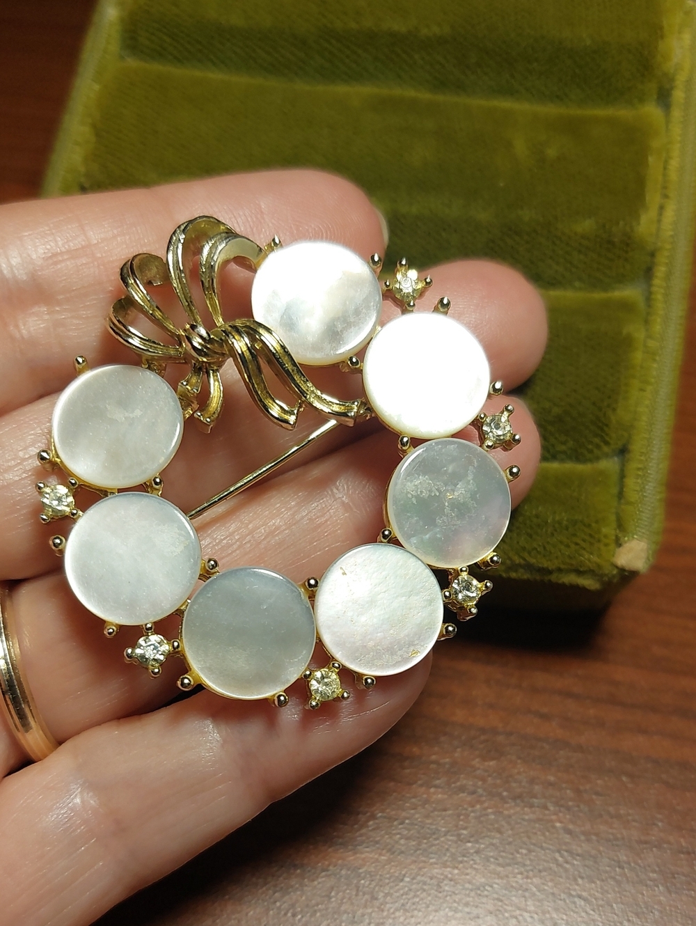 Vintage Signed Lisner Mother of Pearl Wreath Brooch with Gold Ribbon Bow